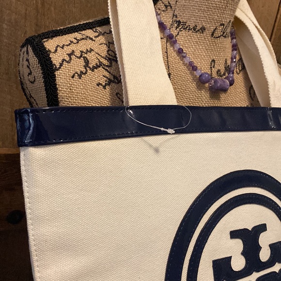 New. Canvas tote. - Picture 2 of 7